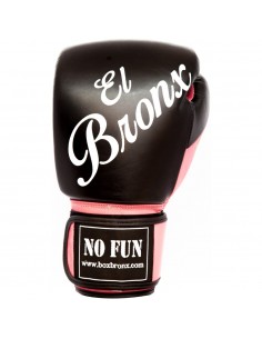 guantes de boxeo de piel, cierre de velcro, color negro y rosa