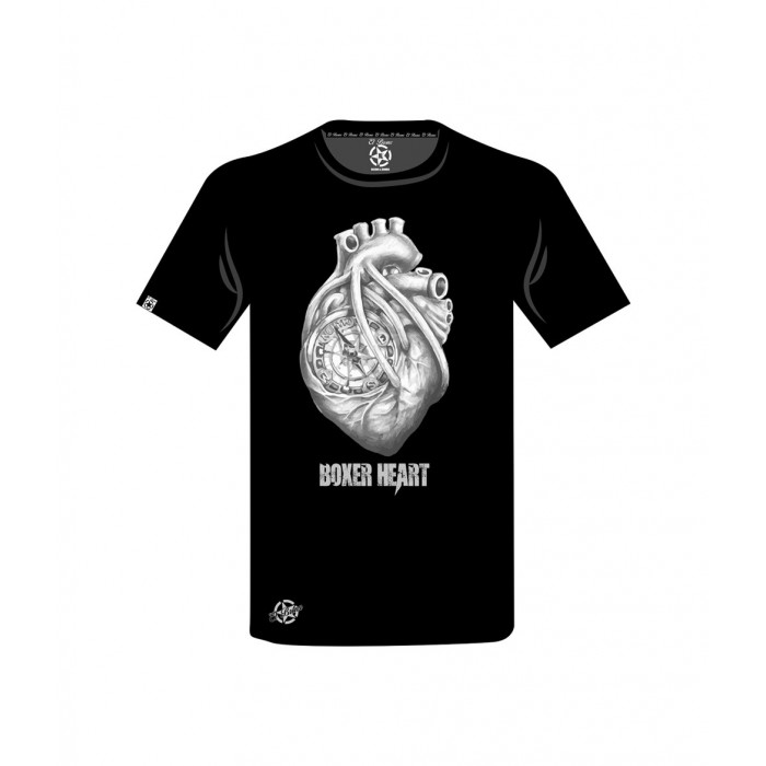 camiseta negra con un corazón en color blanco de el bronx